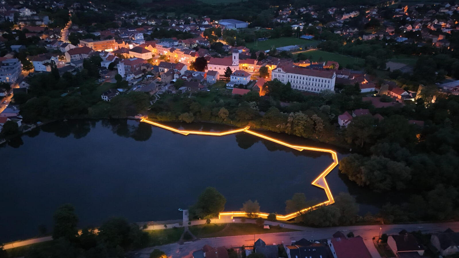 realizace osvětlení Mlýnského rybníka v Říčanech, foto: Adam Auředník