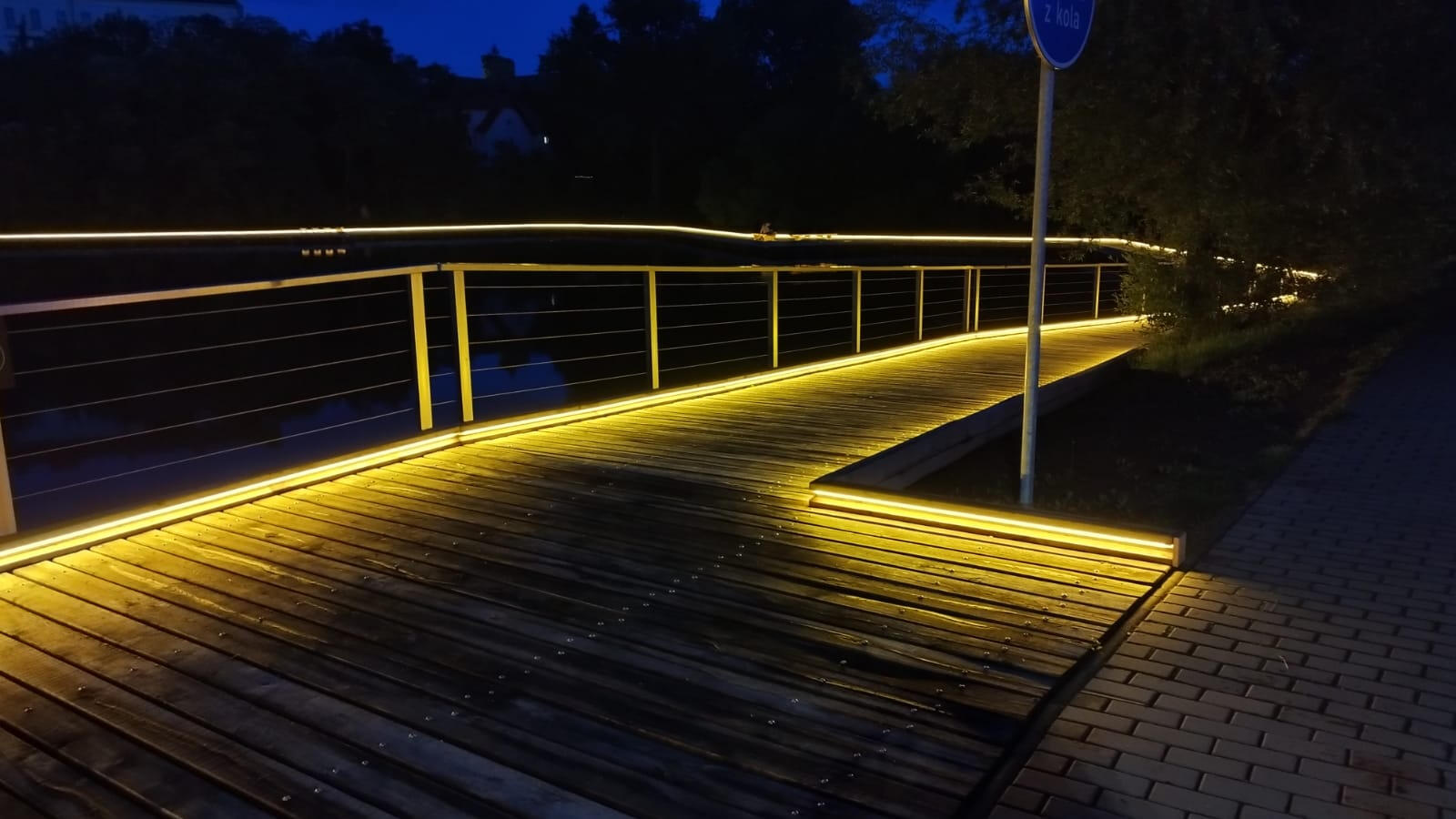 realizace osvětlení Mlýnského rybníka v Říčanech